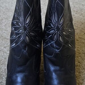 Dingo Women Black Leather Mid-Calf Cowboy Boots with White Embroidery